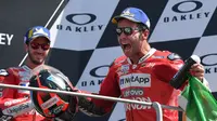 Pembalap Ducati, Andrea Dovizioso, mengaku Danilo Petrucci lebih percaya diri musim ini sehingga bisa memaksimalkan kemampuannya. (AFP/Tizinia Fabi)