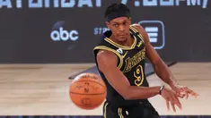 Rajon Rondo menuai kesuksesan bersama Celtics dengan meraih gelar juara NBA walapun awalnya di-draft oleh Phoenix Suns pada tahun 2006. Rondo juga sukses mengantarkan Lakers menjuarai NBA pada 2020 lalu. (Getty Images via AFP/Mike Ehrmann)