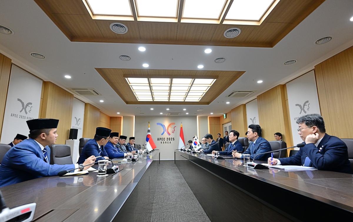 Presiden Prabowo Subianto melakukan pertemuan bilateral dengan Presiden Korea Selatan (Korsel) Lee Jae Myung di sela-sela KTT APEC 2025 di Gyeongju, Korsel, Sabtu (1/11/2025)
