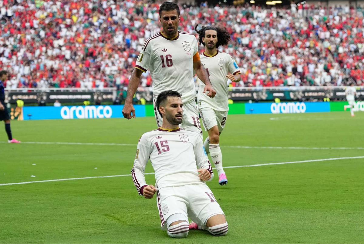 FOTO: Spanyol Lolos Juara Grup Usai Singkirkan Uruguay