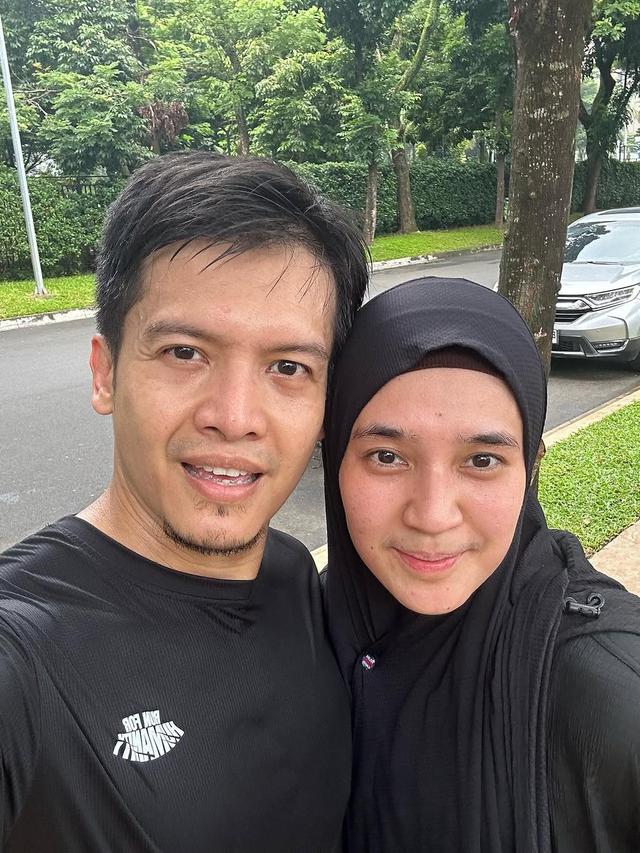 Potret Dhini Aminarti dan Dimas Seto yang Makin Romantis ( IG @dimasseto_1 @dhiniaminarti)