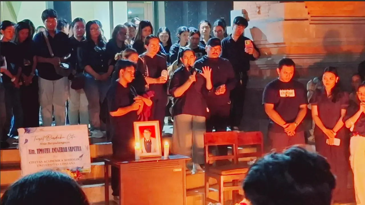 Malam Renungan Mendoakan TAS, mahasiswa Sosiologi Unud yang Meninggal Dunia