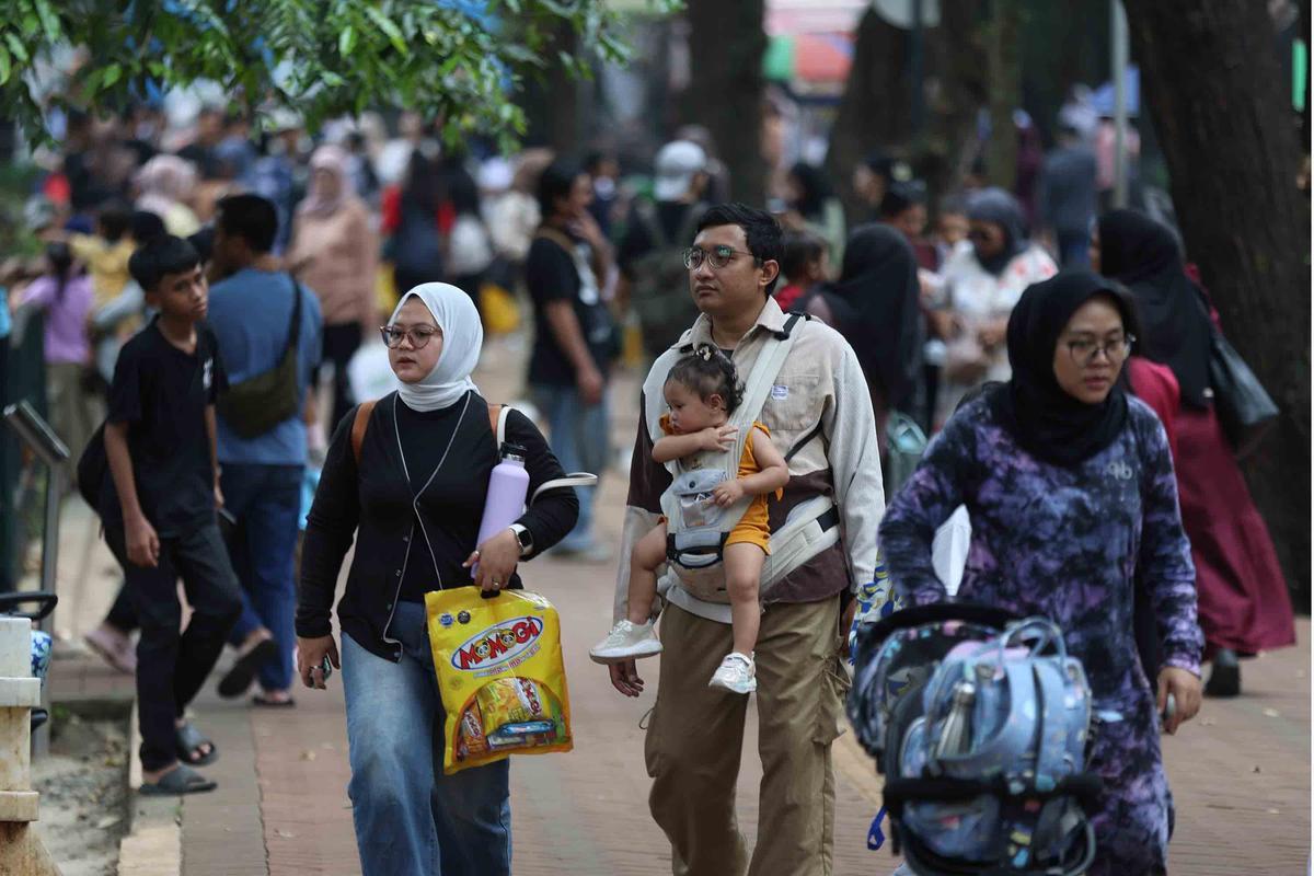 FOTO: Peringatan Maulid Nabi, Ragunan Diserbu Pengunjung