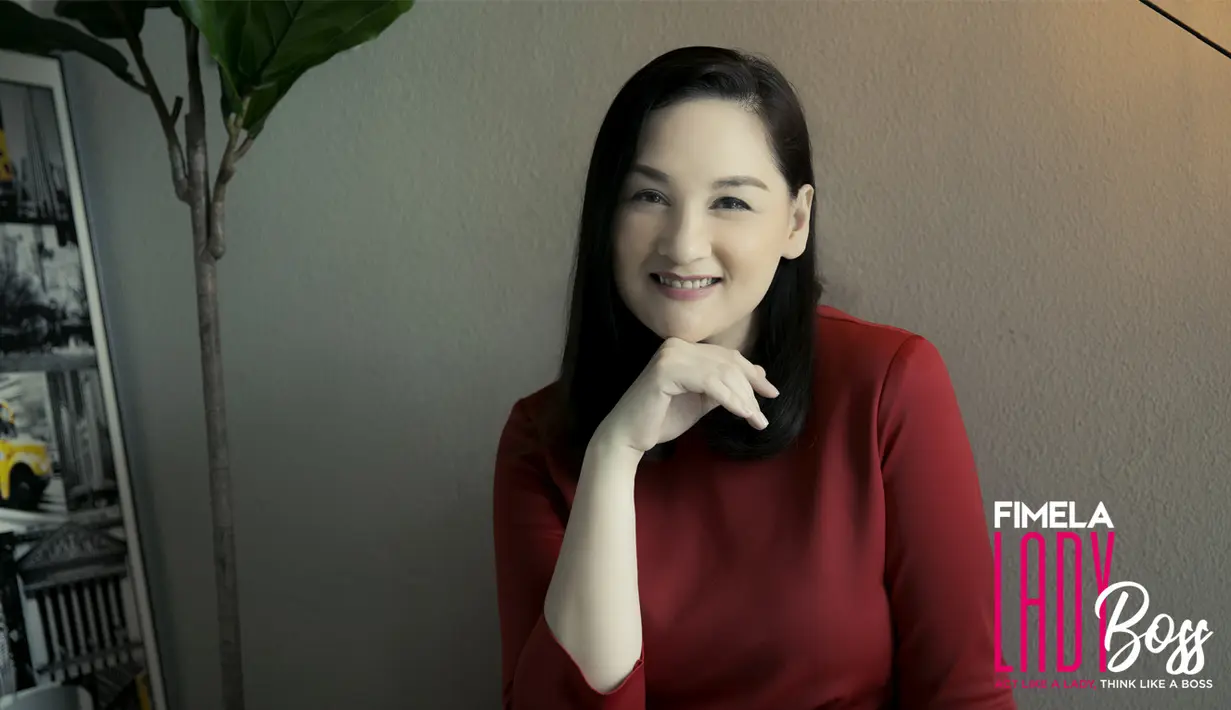 Terlepas dari itu, Mona juga menceritakan kebahagiaanya bersama suami dan ketiga anak mereka saat menyambut kehadiran Numa. Mereka selalu ingin bergantian menjaga dan mengurus adik kecilnya.  Daniel Kampua/Fimela.com)