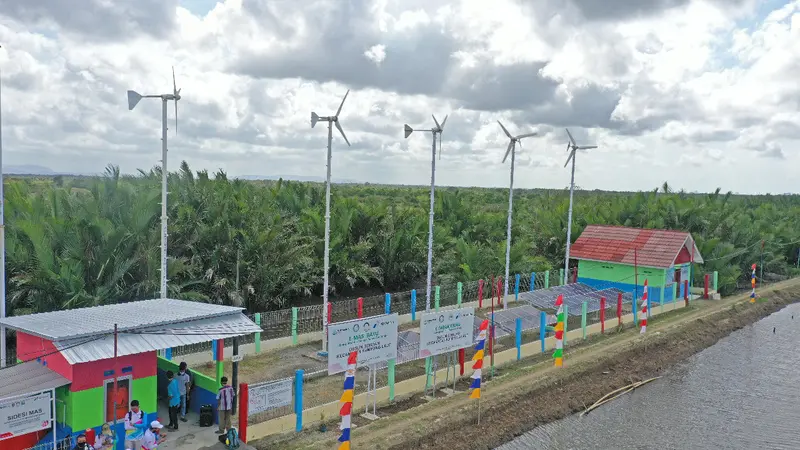 Desa Energi Berdikari Cilacap merupakan bagian dari Program Pengembangan EBT (Energi Baru Terbarukan) dalam kerangka ESG (Environmental, Social & Governance).