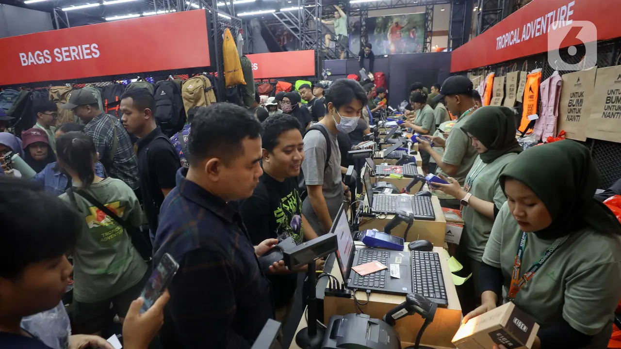Ribuan Orang Berburu Perlengkapan Outdoor di Indofest 2025