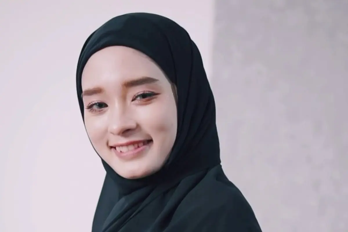 Inara Rusli (https://www.instagram.com/p/Cs5qhRvggB8/)