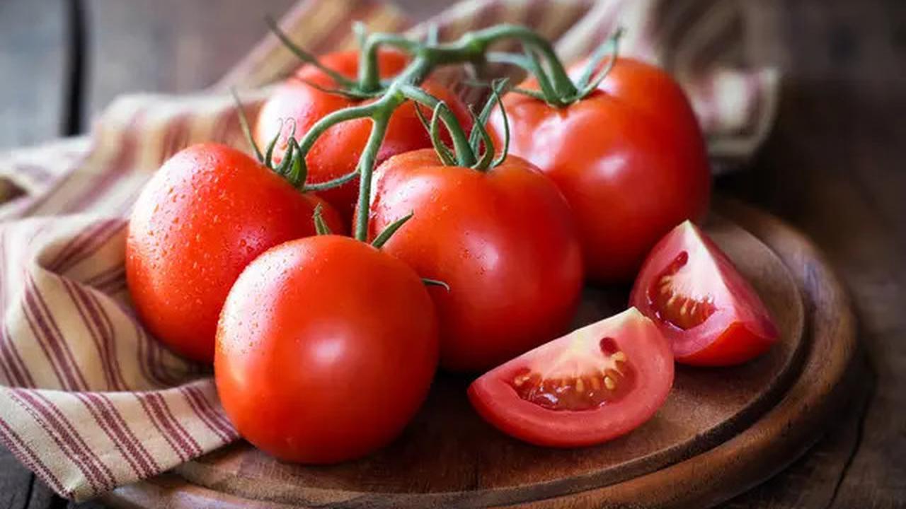 Cara Sederhana Menurunkan Kolesterol secara Alami dengan Sayur Tomat