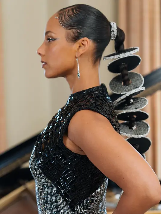 <p>Alicia Keys buktikan jika gaya rambut ponytail yang biasa jadi luar biasa. (Foto: Instagram @aliciakeys)</p>
