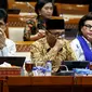 Ketua dan Wakil Ketua KPK, Agus Rahardjo dan Laode M Syarif mendengarkan pertanyaan Komisi III dalam rapat dengar pendapat (RDP) lanjutan di gedung DPR, Senayan, Jakarta, Selasa (26/9). Rapat itu membahas evaluasi kinerja KPK. (Liputan6.com/Johan Tallo)