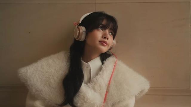Lisa Blackpink setelah 9 bulan akhirnya mengunggah video baru di YouTube pribadinya