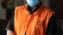 Pengusaha La Ode Muhammad Rusdianto usai menjalani pemeriksaan lanjutan di Gedung KPK, Jakarta, Jumat (22/7/2022). LM Rusdianto Emba, yang juga adik dari Bupati Muna La Ode Muhammad Rusman Emba diperiksa KPK sebagai tersangka dalam pengembangan perkara dugaan korupsi pengajuan dana PEN Kabupaten Kolaka Timur Tahun 2021. (Liputan6.com/Helmi Fithriansyah)