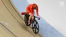 Pembalap sepeda China, Lin J memacu sepedanya di nomor Women Elite nomor 500m Time Trial Asian Track Championships 2019 di Jakarta International Velodrome, Kamis (10/1). Lin J meraih mendali emas dengan waktu finis 34.754. (Bola.com/Yoppy Renato)