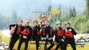 Disebutkan Natasha Wilona, air di Squamish river dengan jarak sekitar 16 km itu memiliki suhu super dingin, yakni air 2 derajat celcius. [Instagram/natashawilona12]