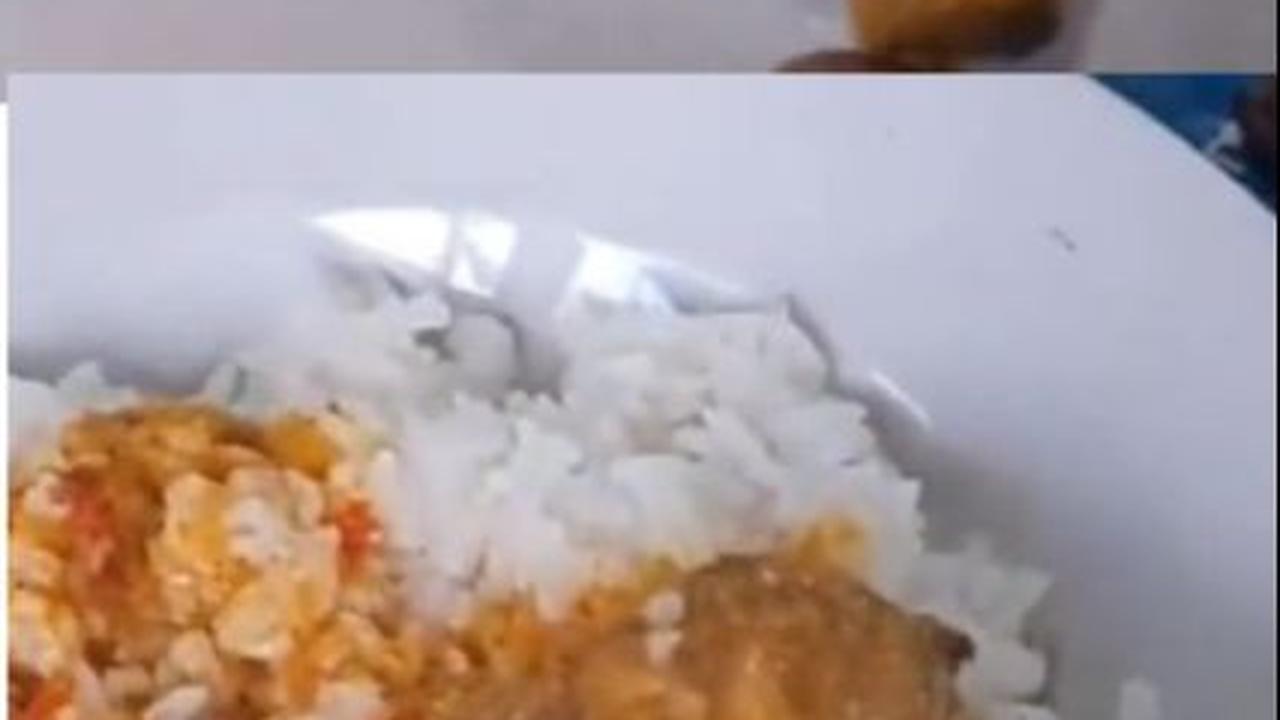Pria Pesan Nasi Gulai Ayam Malah Dapat Lengkuas di Warung Makan Ini Viral, Bikin Ngakak