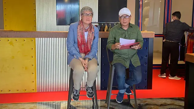 Desainer Musa Widyatmodjo dan Dwi Sukarjantono, seorang pakar gaya hidup saat perkenalan SeffiroRicci