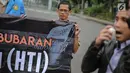 Sejumlah massa yang tergabung dalam Gerakan Mahasiswa Pembebasan (GMP) menggelar aksi unjuk rasa Silang Monas, Jakarta, Rabu (12/7). Dalam aksinya mereka menolak Perppu pembubaran Ormas Islam. (Liputan6.com/Faizal Fanani)