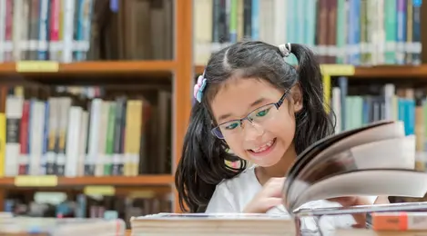4 Cara Membuat Anak Pintar dan Berprestasi di Dalam dan Luar Sekolah - Parenting Fimela.com