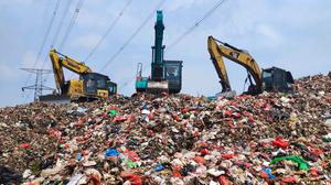 Tumpukan Sampah Menggunung di TPA Cipayung, Pemkot Depok Putar Otak