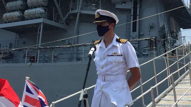 Kapten Kapal HMS Richmond Commander Hugh Botterill mengatakan, penting dalam menjunjung nilai-nilai bersama, komitmen untuk memperdalam hubungan diplomatik (Liputan6.com/Teddy Tri Setio Berty)