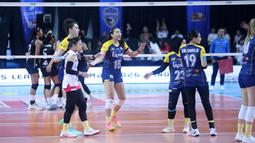Kemenangan perdana ini menjadi momentum krusial bagi Yolla Yuliana dan kolega untuk merangkak naik di klasemen putaran pertama seri ketiga ini. (Dok. PBVSI)