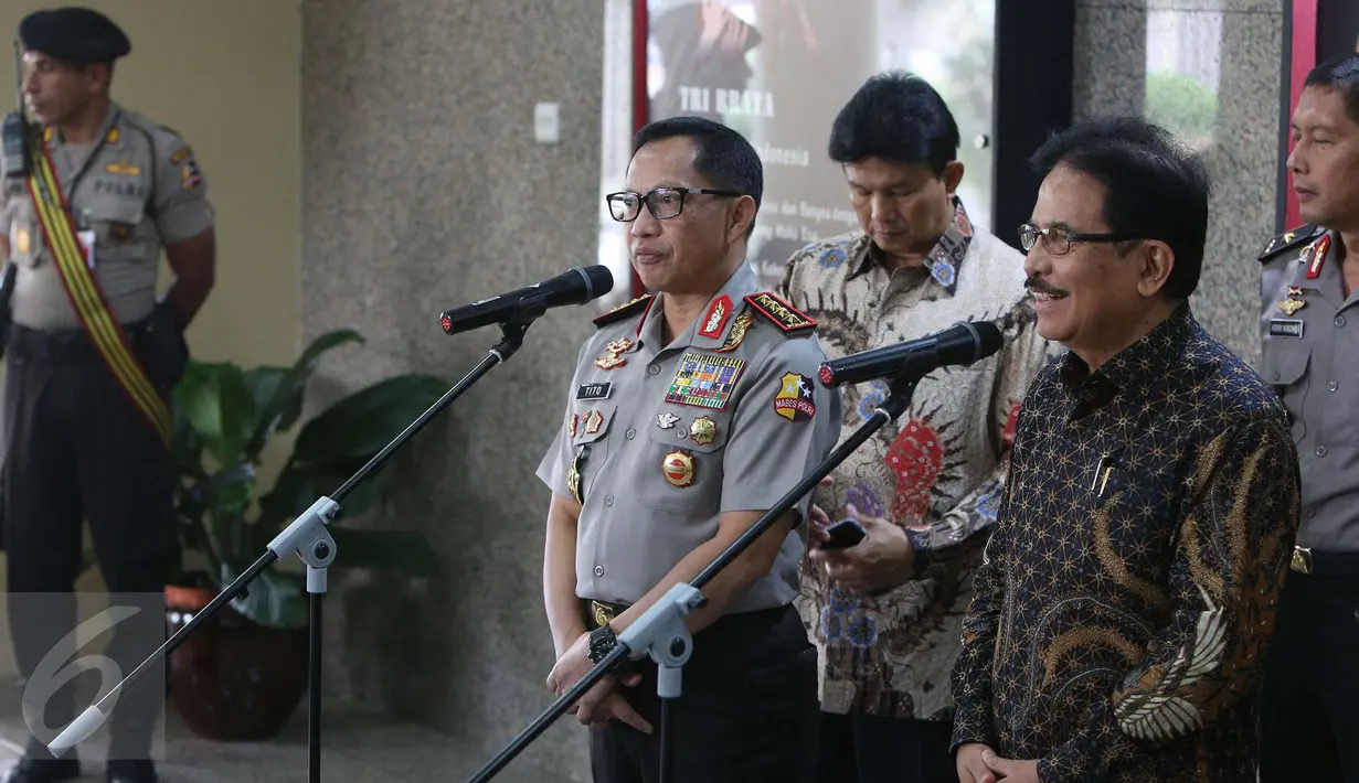 Kapolri Jenderal Pol Tito Karnavian saat memberi keterangan di Mabes Polri, Jakarta, Jumat (17/3). Dua lembaga tersebut membentuk tim terpadu yang sekaligus menekan praktik pungutan liar atau pungli. (Liputan6.com/Helmi Afandi)