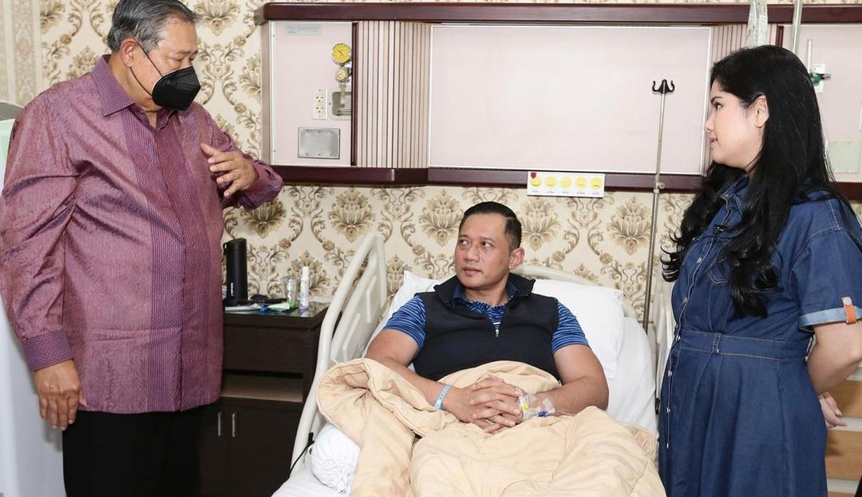 Insiden dilarikan ke rumah sakit membuat Agus Yudhoyono terkenang mendiang ibunya, Ani Yudhoyono, yang 44 tahun silam melahirkan anak pertama. “Beliau sedang berjuang antara hidup dan mati melahirkan saya ke dunia,” ia berbagi cerita. Agus Yudhoyono lalu berterima kasih atas cinta, kasih sayang, pengorbanan, dan perjuangan orangtua yang mengantarnya ke gerbang kesuksesan. “Semoga kedua orangtua kami dikaruniakan surga dan barokah dari-Mu Ya Allah. Amin,” tulis Agus Yudhoyono. (Foto: Dok. Instagram @annisayudhoyono)