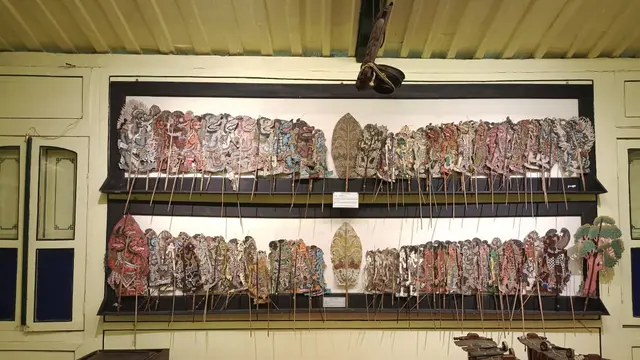 Koleksi Wayang di Rumah Topeng & Wayang Setia Darma