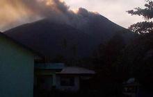 Gamalama kembali erupsi, penutupan Bandara Babullah diperpanjang