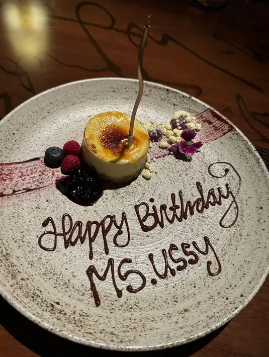 Ussy Sulistyawaty dan Andhika Pratama. [Foto: Instagram/ussypratama]