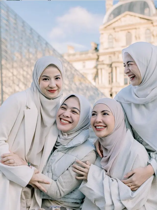 Natasha Rizky Bareng Sahabat
