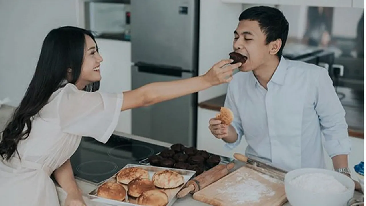 [Bintang] Raditya Dika dan Anissa Aziza