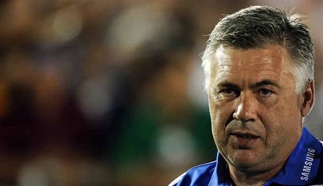 Manajer Chelsea, Carlo Ancelotti dalam partai World Football Challenge antara Chelsea vs Inter Milan di Rose Bowl, Pasadena, 21 Juli 2009. Chelsea won 2-0. AFP PHOTO/GABRIEL BOUYS