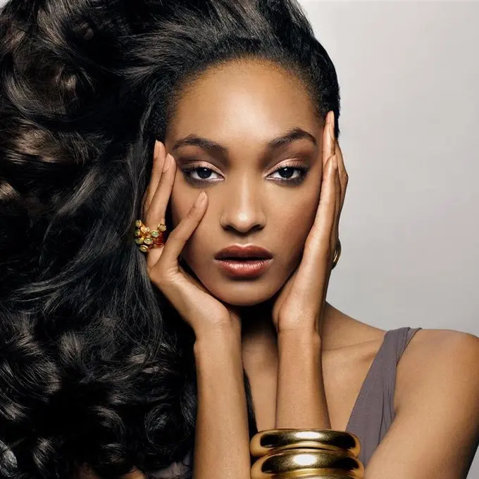 5 Bukti Miliki Kulit Sawo Matang Itu Lebih Seksi