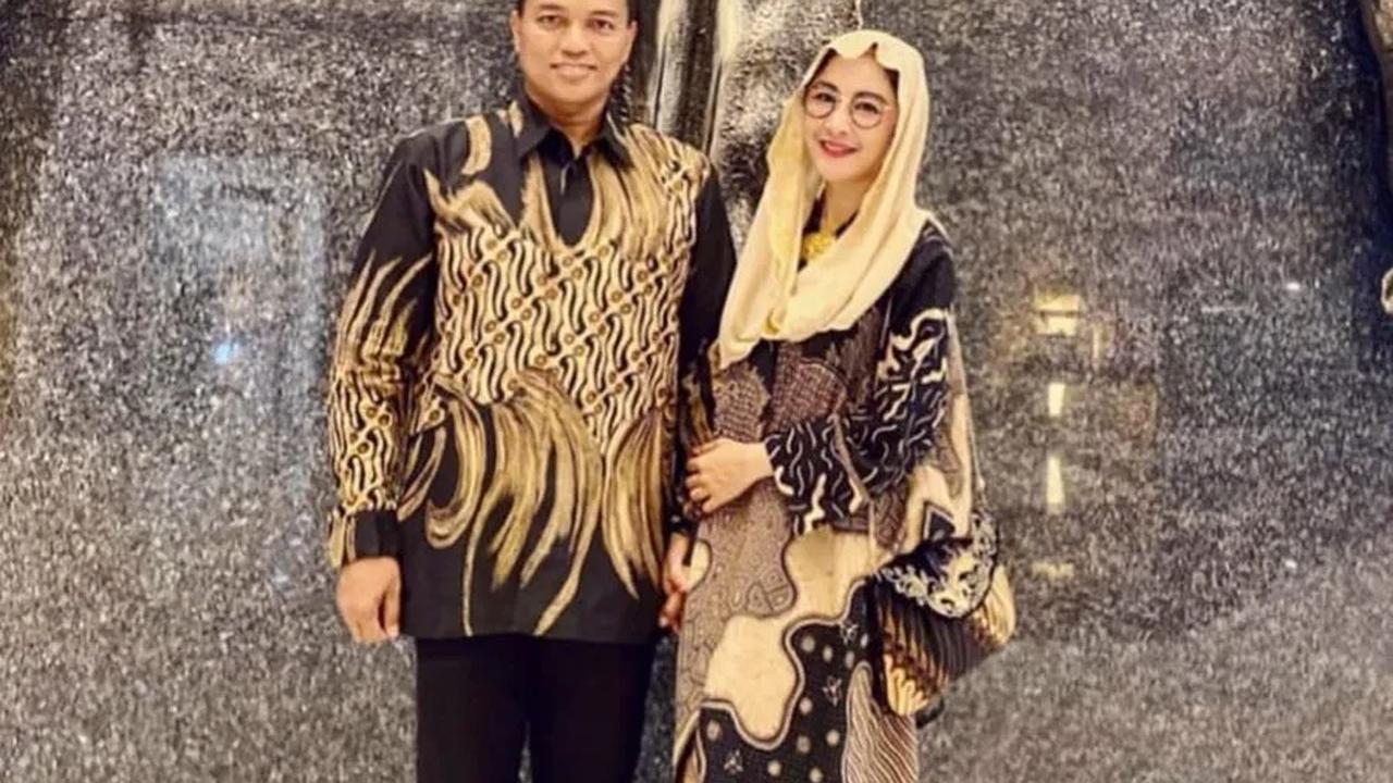 Uut Permatasari dan Suami