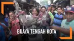 Warga di tengah Kota Ambon dikagetkan dengan kemunculan seekor buaya saat mereka beraktivitas.