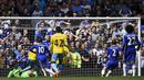 Chelsea memastikan diri meraih gelar juara usai membungkam Crystal Palace dengan skor 1-0. Gol tunggal kemenangan The Blues disarangkan Eden Hazard pada menit ke-45. (Reuters/Dylan Martinez)