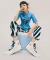 Didapuk sebagai brand ambassador Converse Korea sejak 2018, main dancer dari girlgroup Red Velvet, Seulgi kerap tampil stylish memadu padankan busana dengan Converse. (Instagram/hi_sseulgi).