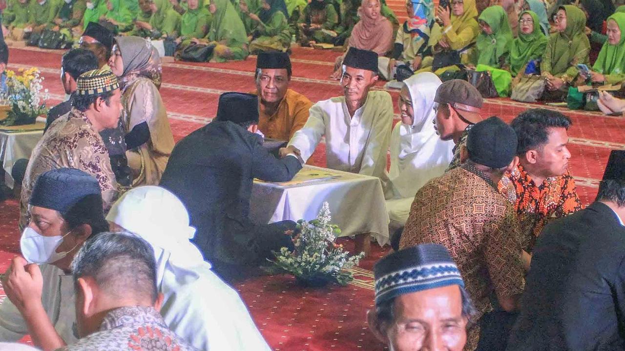 FOTO: 51 Pasangan Menikah Massal di Masjid Istiqlal