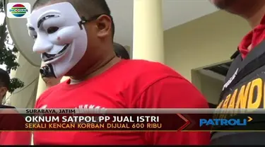 Oknum Satpol PP ini diringkus polisi lantaran menjual istrinya sendiri kepada pria hidung belang melalui media sosial.