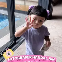 Ameena mengarahkan gaya. [Foto: Instagram/ananghijau]