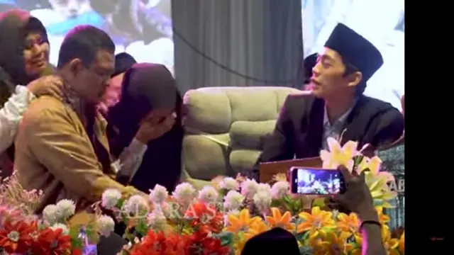Gus Iqdam Mengislamkan