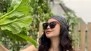 Yang menarik perhatian netizen adalah penampilan Eriska Nakesya yang tampak stylish saat memanen sayur. (FOTO: instagram.com/eriskanakesya/)