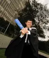 Momen wisuda Iqbaal Ramadhan bisa dilihat dari postingan di media sosial. Beberapa netizen terlihat memberikan ucapan selamat melalui kolom komentar. [Foto: instagram.com/iqbaal.e]