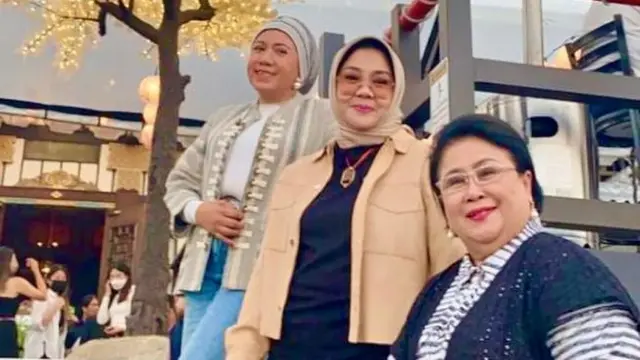Kedekatan ibunda dan mertua Nikita Willy. (Instagram @yorafebrina)
