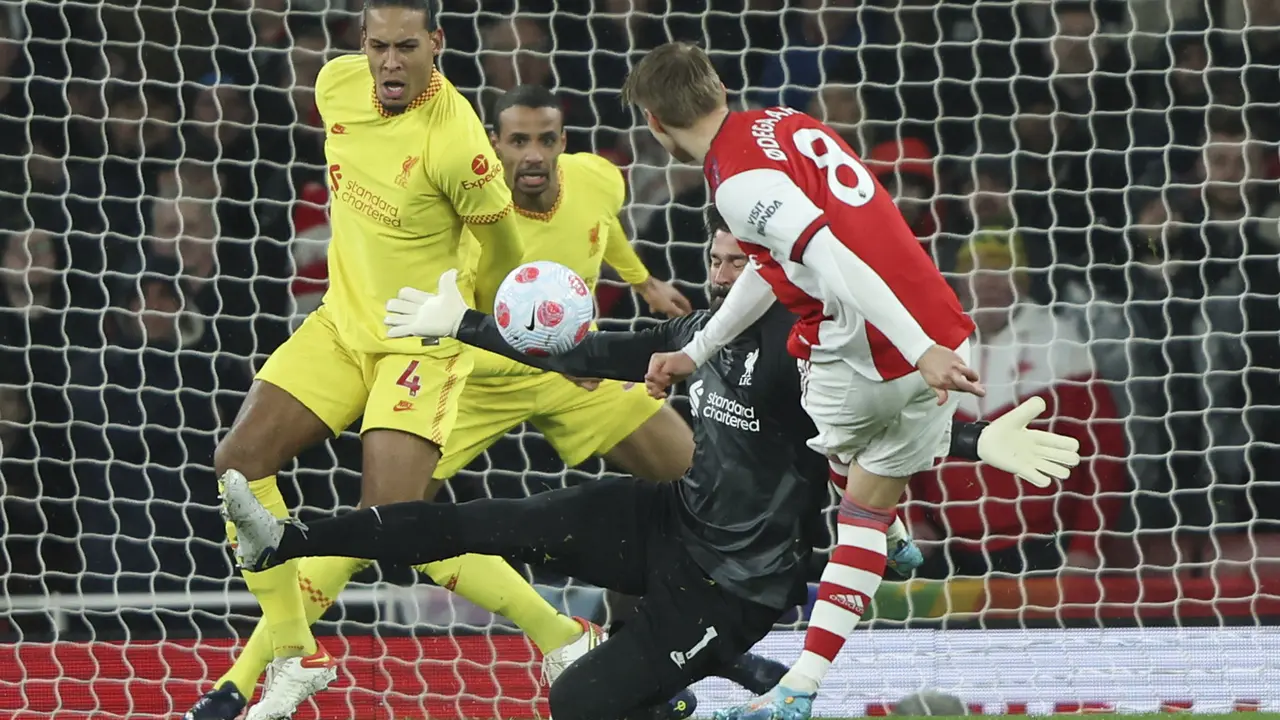 Liverpool Tekuk Arsenal di Emirates