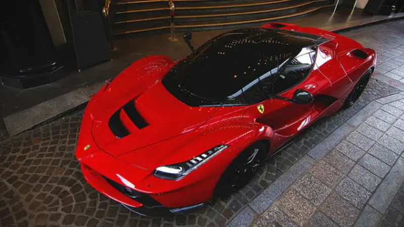 Jadi Pembalap Mercy, Hamilton Ketahuan Selingkuh Beli LaFerrari