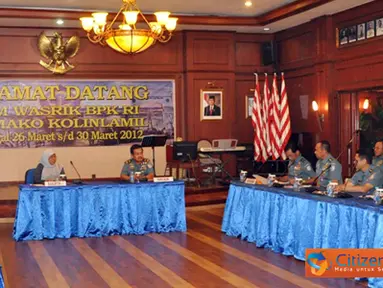 Citizen6, Jakarta: Panglima Komando Lintas Laut Militer (Pangkolinlamil) Laksma TNI S.M. Darojatim menerima Tim Pengawasan Pemeriksaan (Wasrik) dari Badan Pemeriksaan Keuangan (BPK) Republik Indonesia, di Gedung Laut Nusantara Mako Kolinlamil, Tanjung Pri
