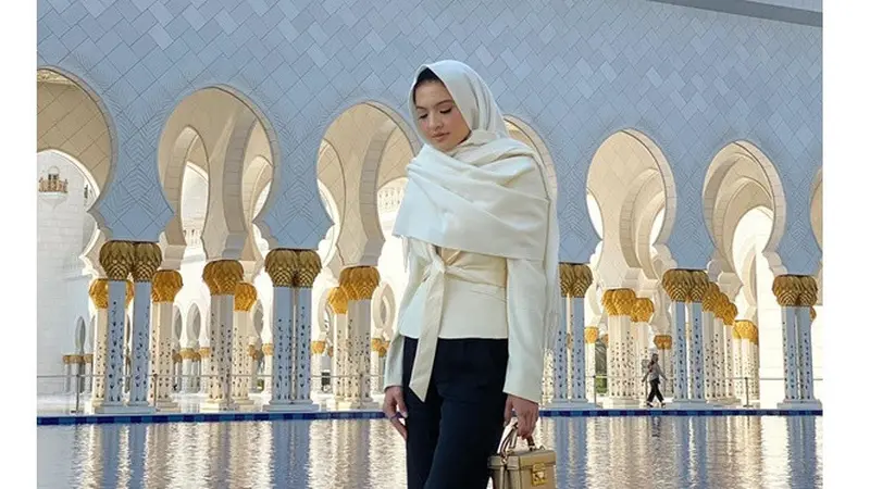 Dipuji Semakin Cantik, Ini 6 Potret Raline Shah Pakai Kerudung