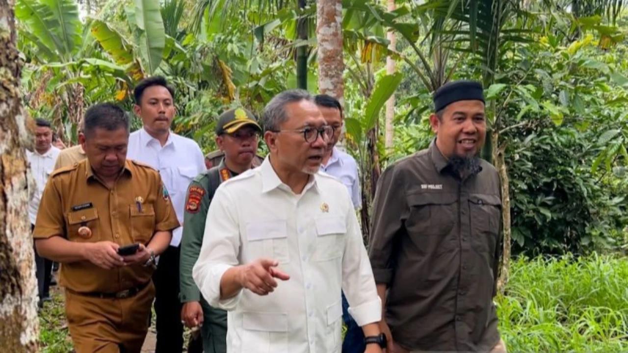 Menko Zulhas Pastikan Bantuan Pangan ke Korban Banjir Sumatra 2 Kali Lipat Lebih Banyak